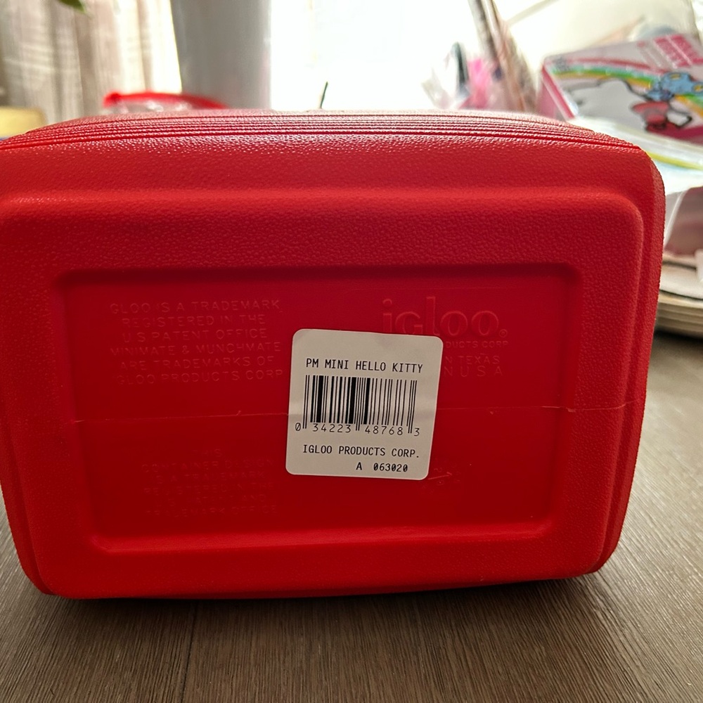 NWT Igloo x Hello Kitty Cooler - Picture 7 of 8